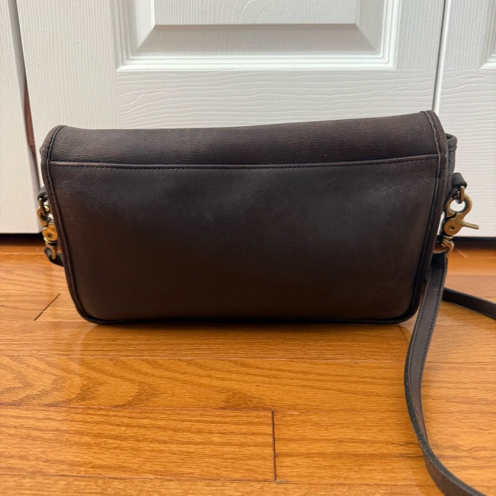Vintage Coach 1970s Turn Lock Crossbody Brown Leather Bag - Picture 4 of 8